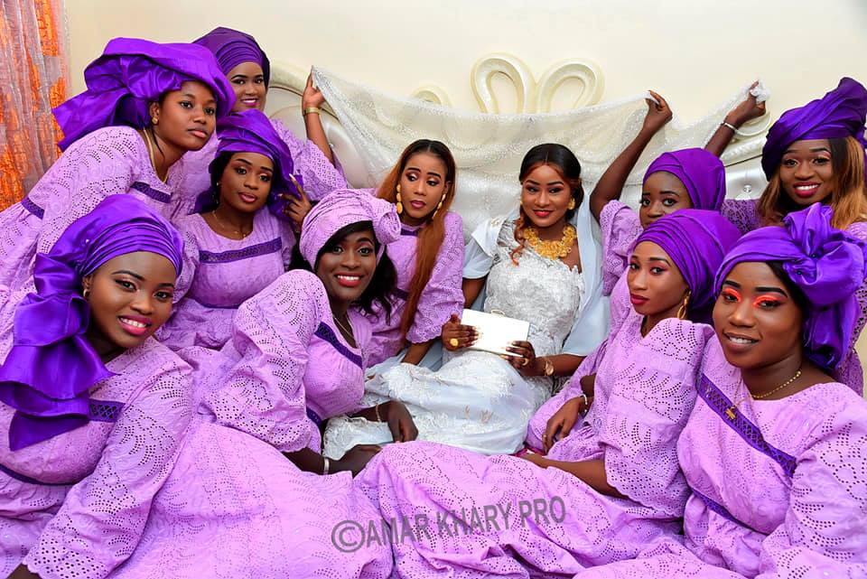 PHOTOS - Cette mariée illumine la toile avec sa belle robe