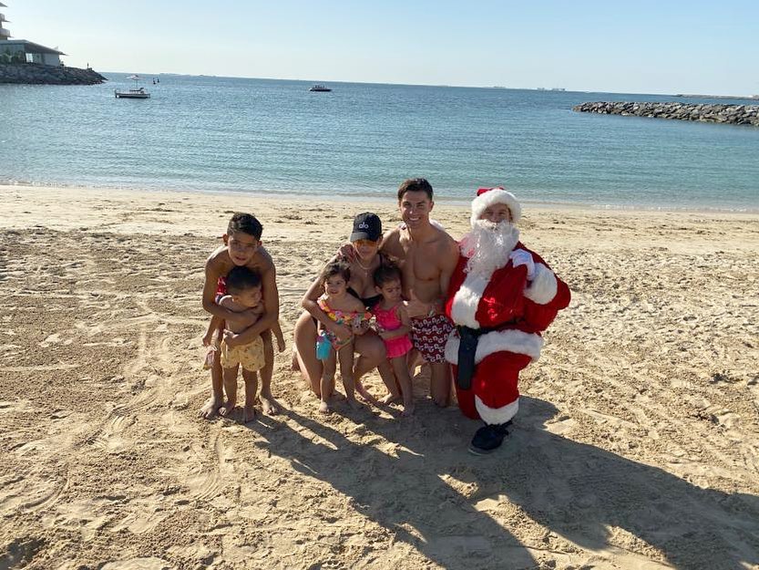 PHOTOS - Neymar en hippie, Messi en pyjama, Mbappe déguisé: Le noël (insolite) des footballeurs