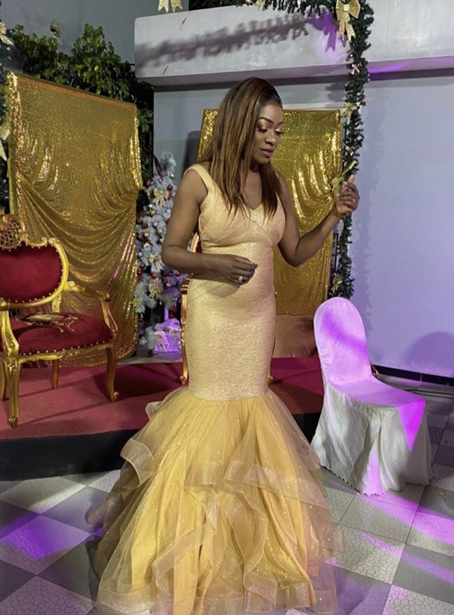 PHOTOS - Nouvel An : Bijou Ndiaye apparaît toute rayonnante dans sa robe de sirène