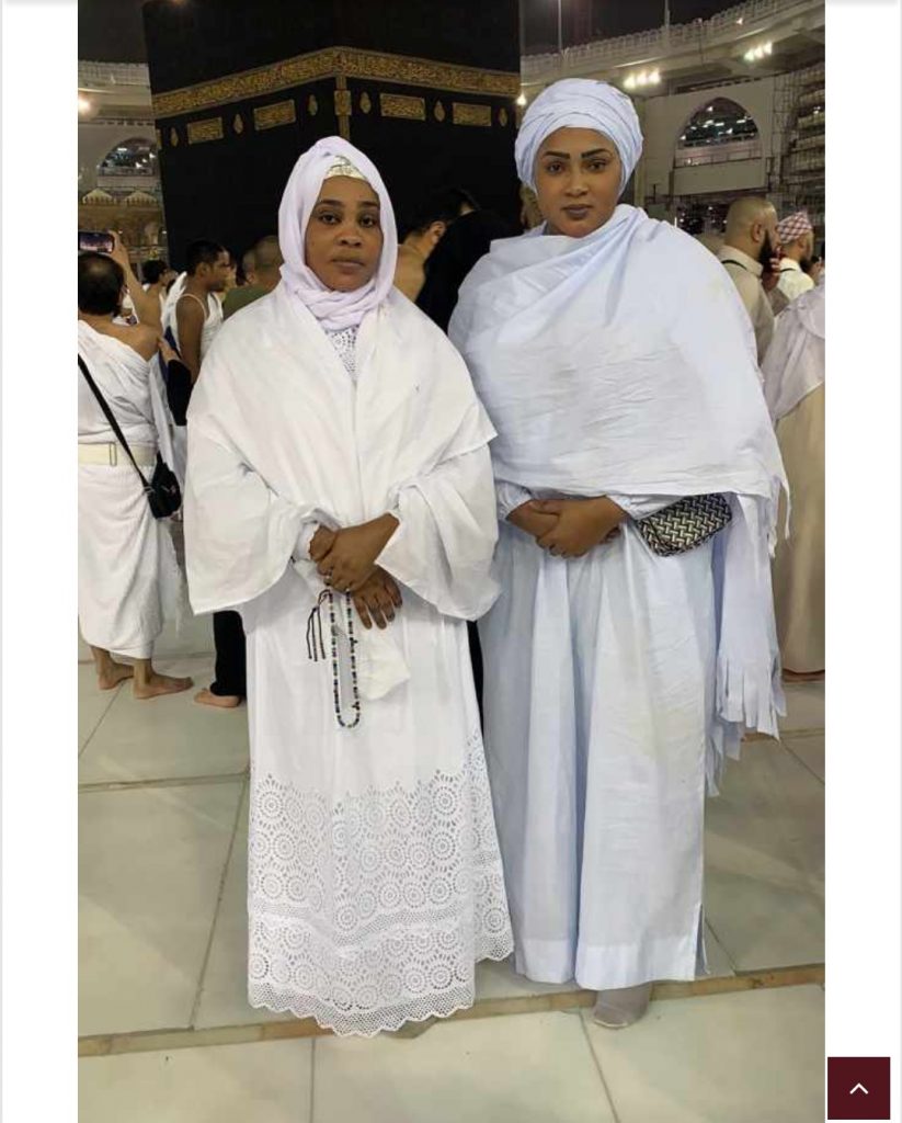 PHOTOS – Aziz Ndiaye et ses épouses à la Mecque