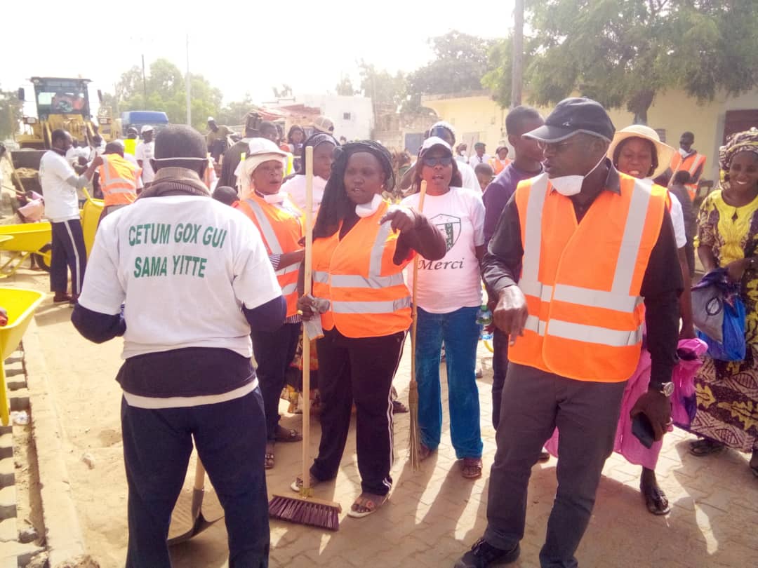 Cleaning Day- Commune de Sangalkam: Le Maire Oumar Guèye et ses administrés, en action