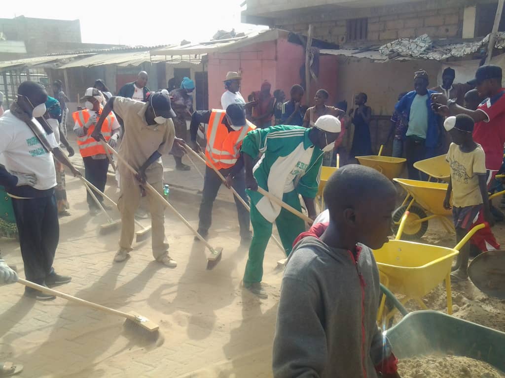 Cleaning Day- Commune de Sangalkam: Le Maire Oumar Guèye et ses administrés, en action