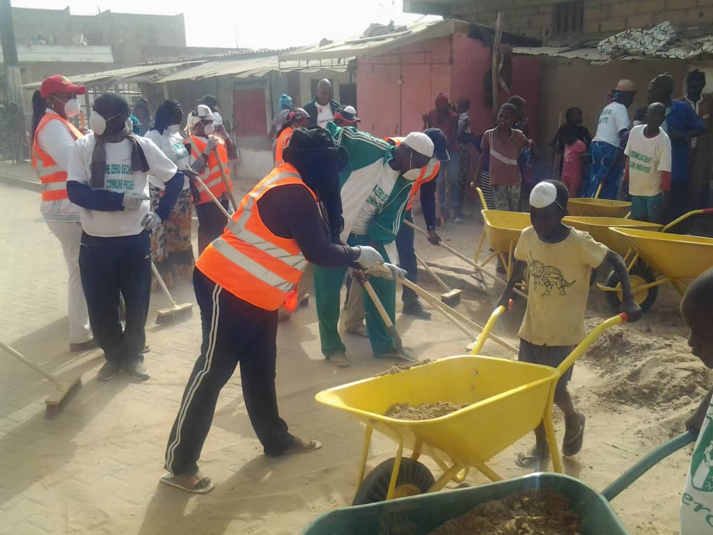 Cleaning Day- Commune de Sangalkam: Le Maire Oumar Guèye et ses administrés, en action