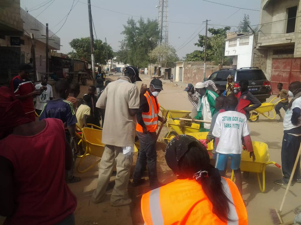 Cleaning Day- Commune de Sangalkam: Le Maire Oumar Guèye et ses administrés, en action