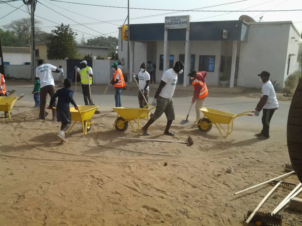 Cleaning Day- Commune de Sangalkam: Le Maire Oumar Guèye et ses administrés, en action