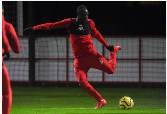 PHOTOS - De retour à Liverpool, Sadio Mané accueilli par Salah