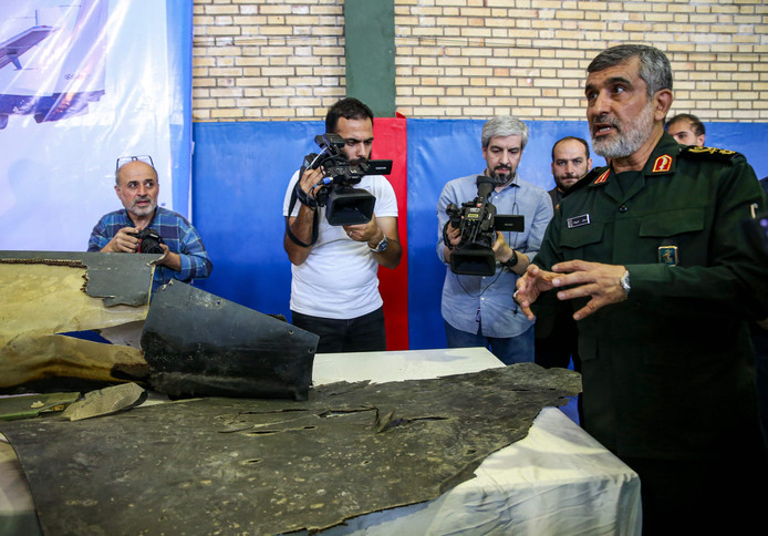 Avion abattu en Iran: un général des Gardiens de la Révolution endosse la "responsabilité" du drame