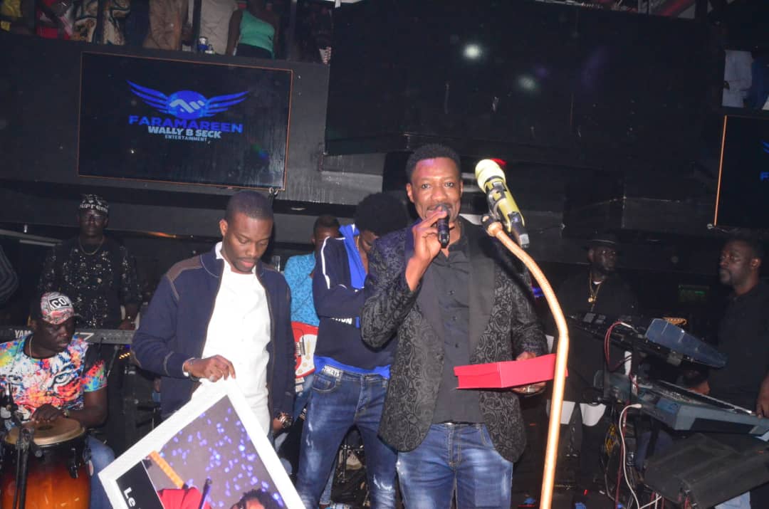Vipeoples décerne le trophée de l'homme de l'année 2019, à Waly Seck au Vogue Vipeoples décerne le trophée de l'homme de l'année 2019, à Waly Seck au Vogue
