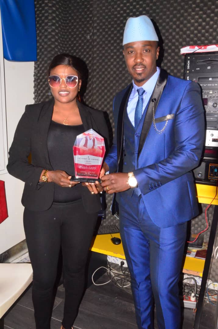 Homme de l'année 2019: VIPEOPLES.NET décerne le titre de meilleur animateur à Cheikh Sarr de la Radio Zik FM Homme de l'année 2019: VIPEOPLES.NET décerne le titre de meilleur animateur à Cheikh Sarr de la Radio Zik FM