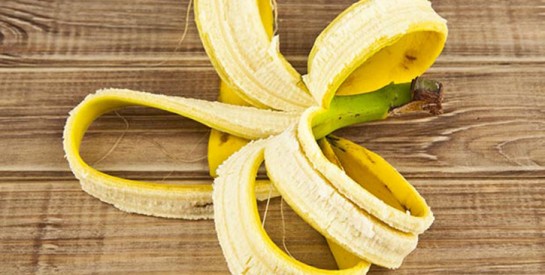 Trois astuces à faire avec la peau de banane douce à la maison