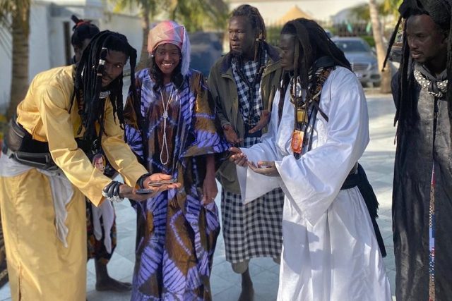 PHOTOS - Sokhna Maï Mbacké, fille de Serigne Abdou Karim, en toute complicité avec les Baye Fall