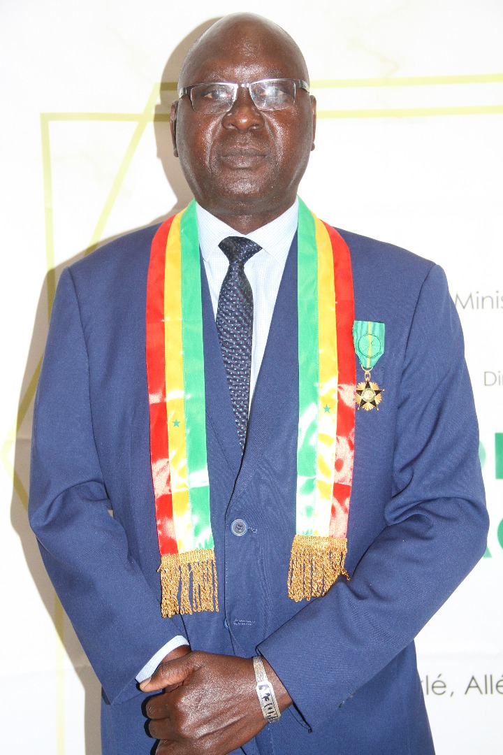 Monsieur Etienne Turpin, Secrétaire général du Ministère des Collectivités territoriales, promu aux Ordres nationaux