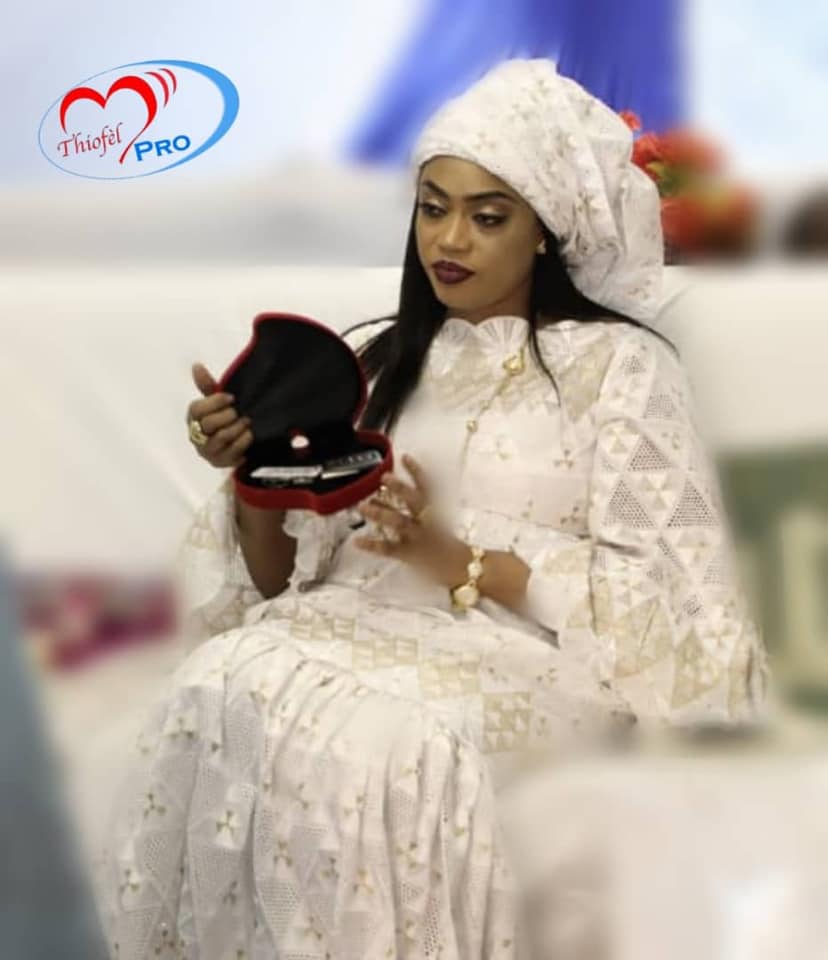 Les nouvelles photos de Sokhna Aïda Diallo avec Bator et Adja Saliou Les nouvelles photos de Sokhna Aïda Diallo avec Bator et Adja Saliou