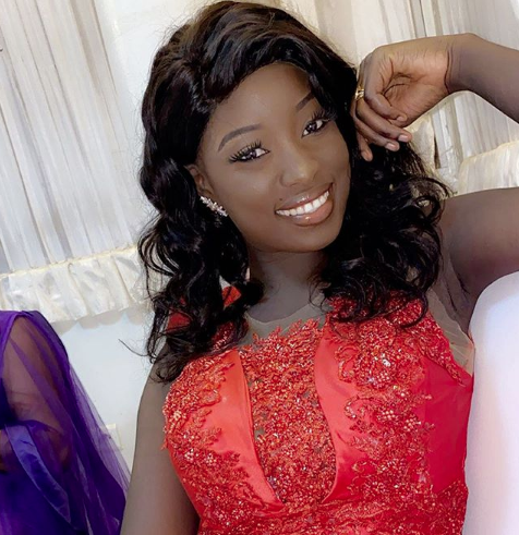 PHOTOS - L'animatrice Nanette Diop illumine la toile avec sa robe chic et glamour