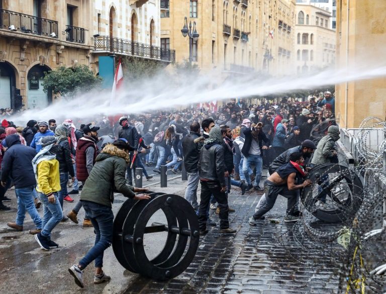 Plus de 200 blessés à Beyrouth dans des affrontements entre manifestants et police