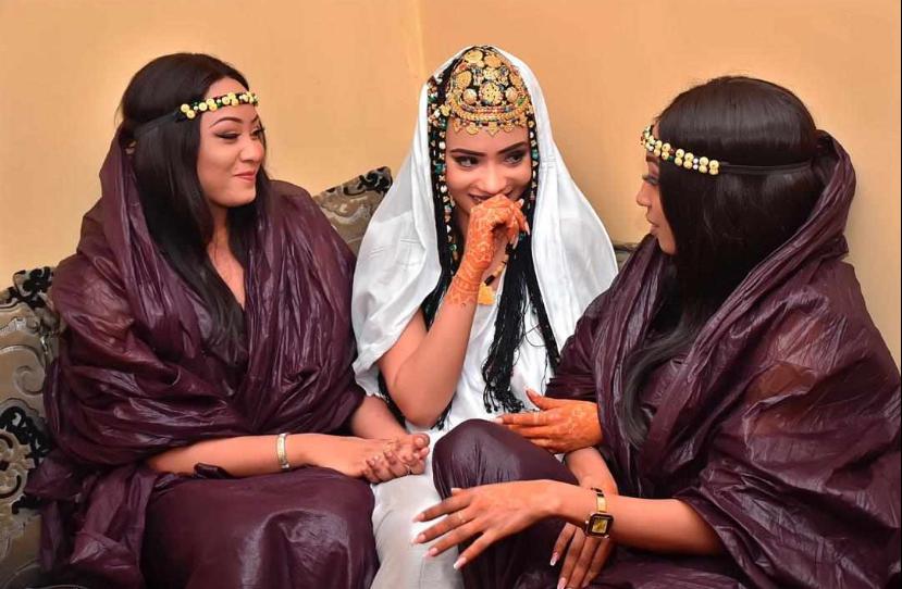 PHOTOS - L’attaquant sénégalais Babacar Guèye épouse Racky Aïdara de la série «Mœurs» PHOTOS - L’attaquant sénégalais Babacar Guèye épouse Racky Aïdara de la série «Mœurs»