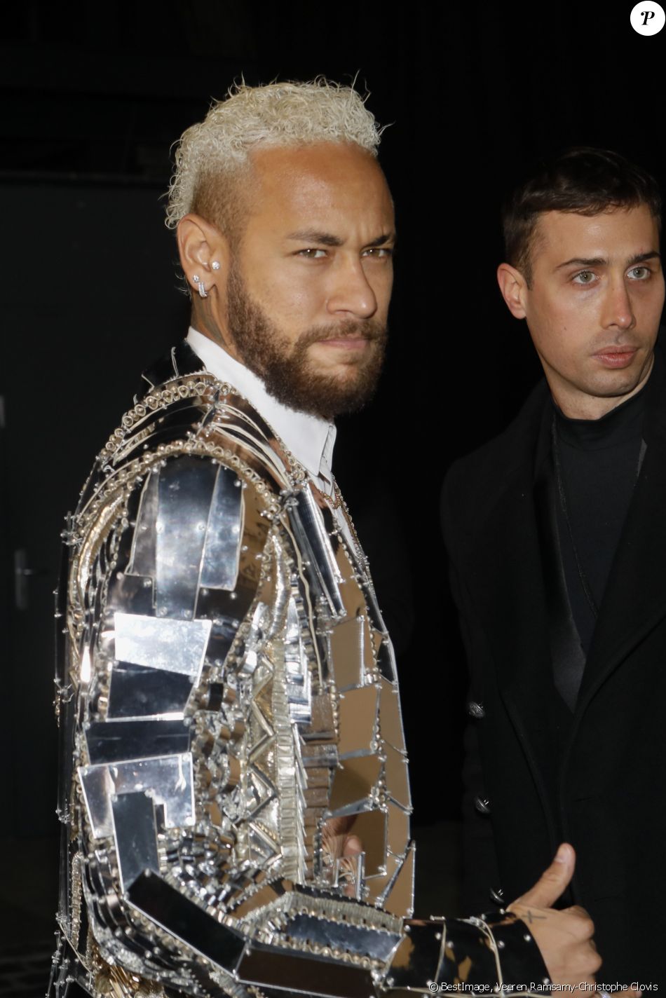 Neymar Jr: Le n°10 du PSG brille de tout son éclat à la Fashion Week