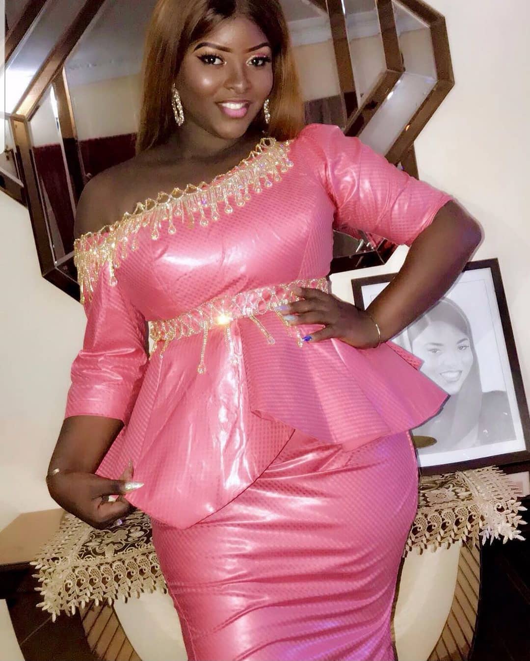 PHOTOS - Abiba rayonnante en tenue traditionnelle