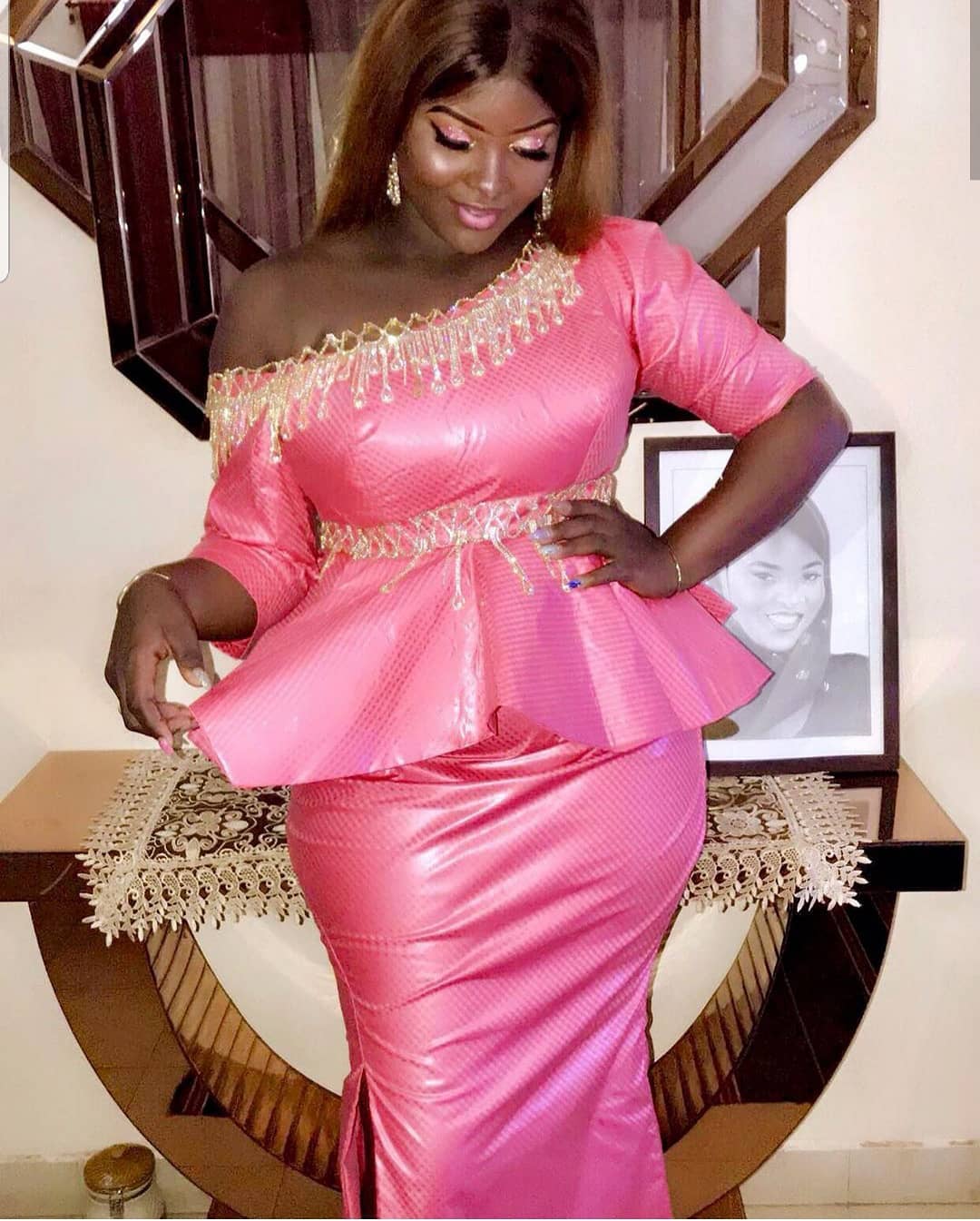 PHOTOS - Abiba rayonnante en tenue traditionnelle PHOTOS - Abiba rayonnante en tenue traditionnelle