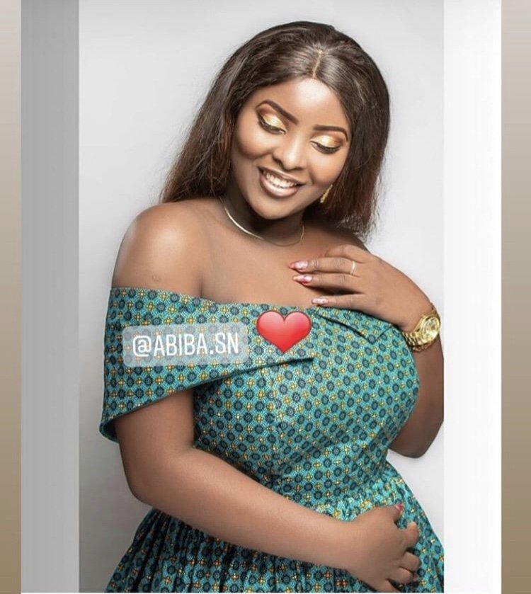PHOTOS - Abiba rayonnante en tenue traditionnelle PHOTOS - Abiba rayonnante en tenue traditionnelle