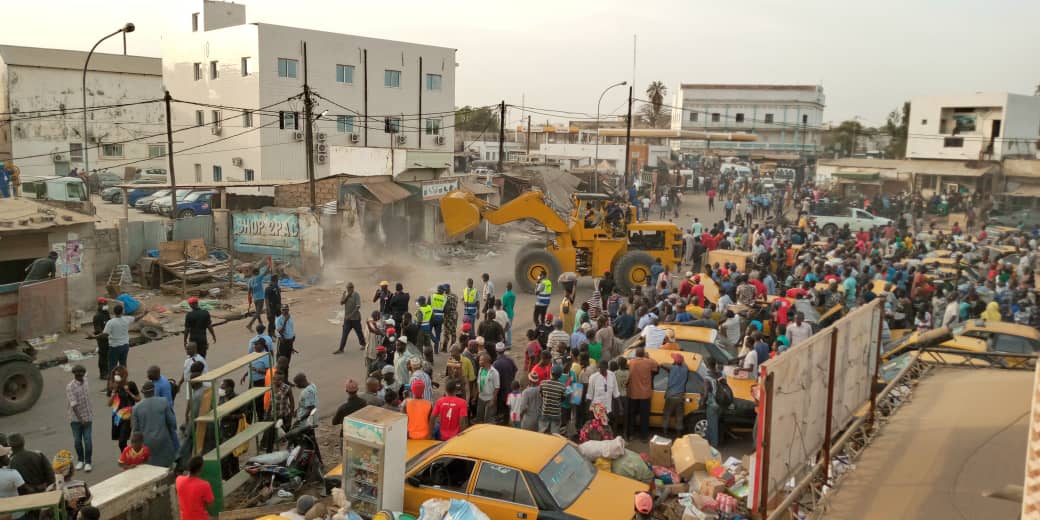 KAOLACK - Les premiers images de l'opération de désencombrement organisé par le préfet ! KAOLACK - Les premiers images de l'opération de désencombrement organisé par le préfet !