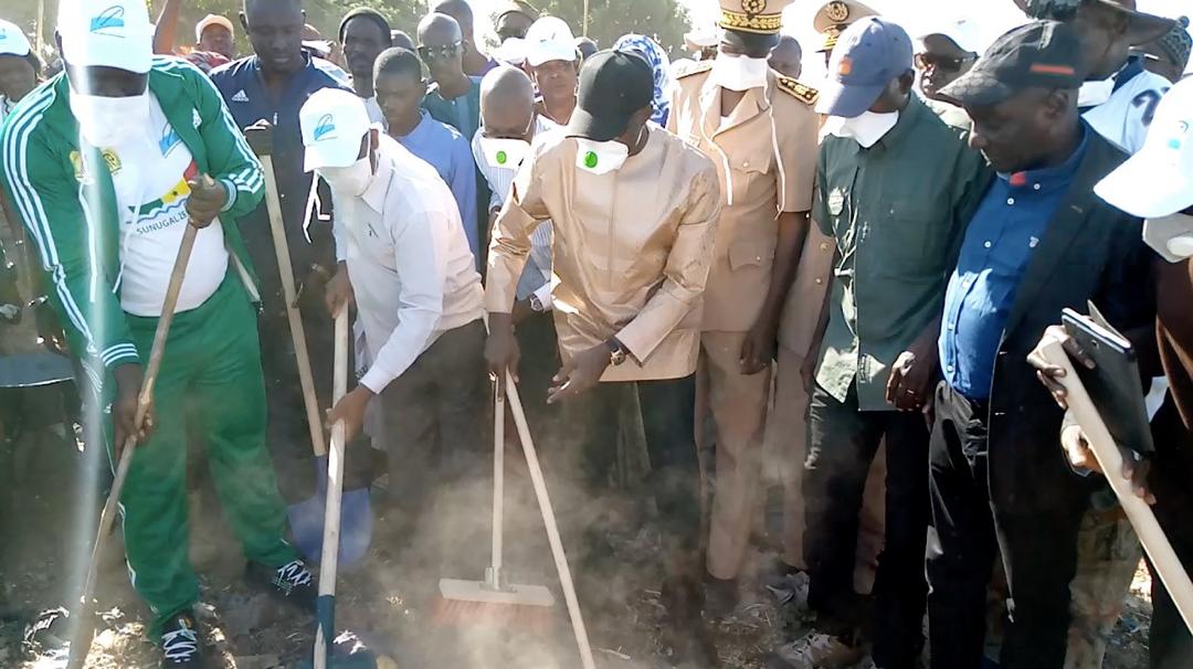 PHOTOS - Cleaning Day: La tournée de Boun Abdallah Dionne dans les 6 communes de son département 