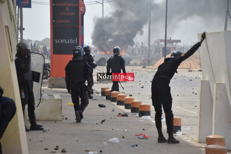 (Photos)- Manifestation des pêcheurs de Saint-Louis : Des blessés et beaucoup de dégâts matériels enregistrés