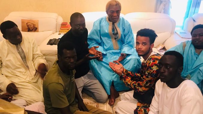 PHOTOS - Serigne Abdou Karim Mbacké reçoit le fils de Luc Nicolaï