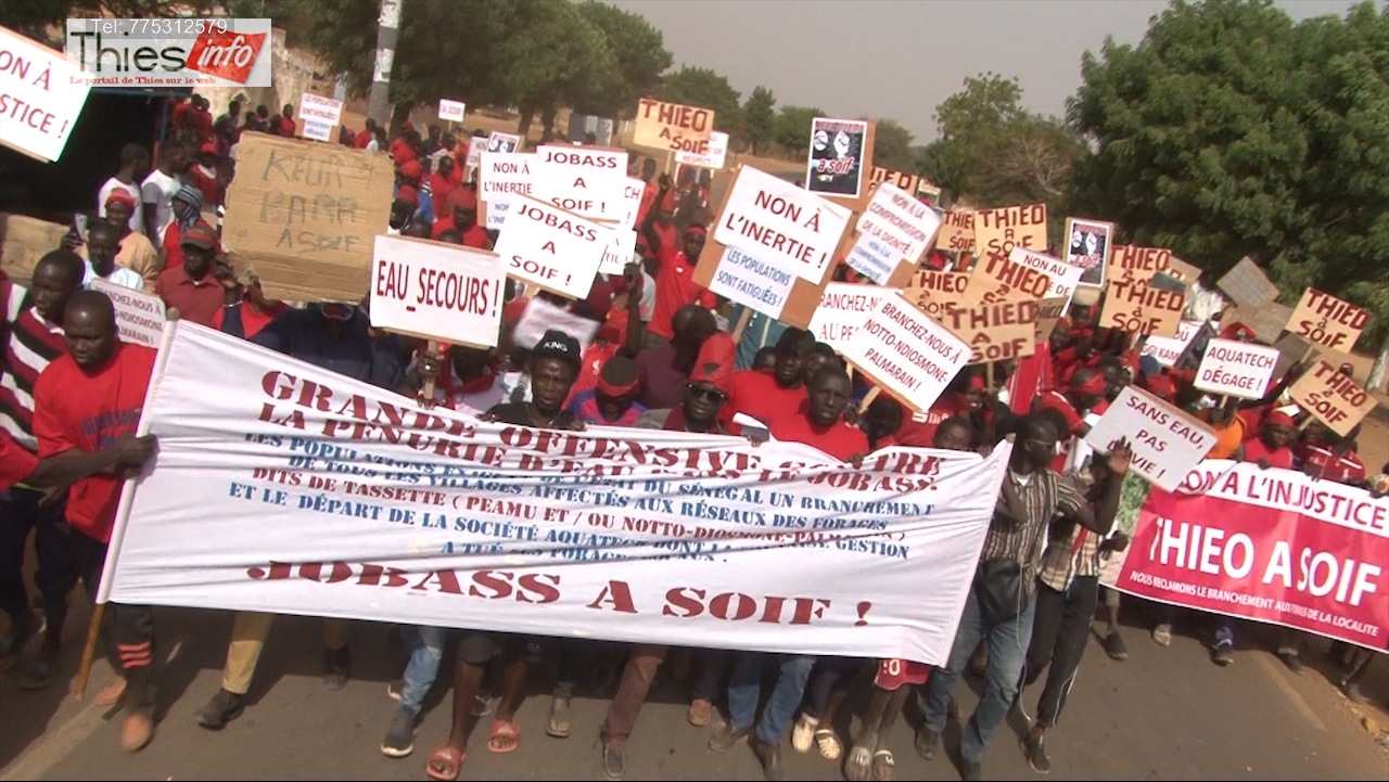 Marche des populations pour dénoncer une pénurie criarde d’eau à Notto Diobass ( Vidéo )
