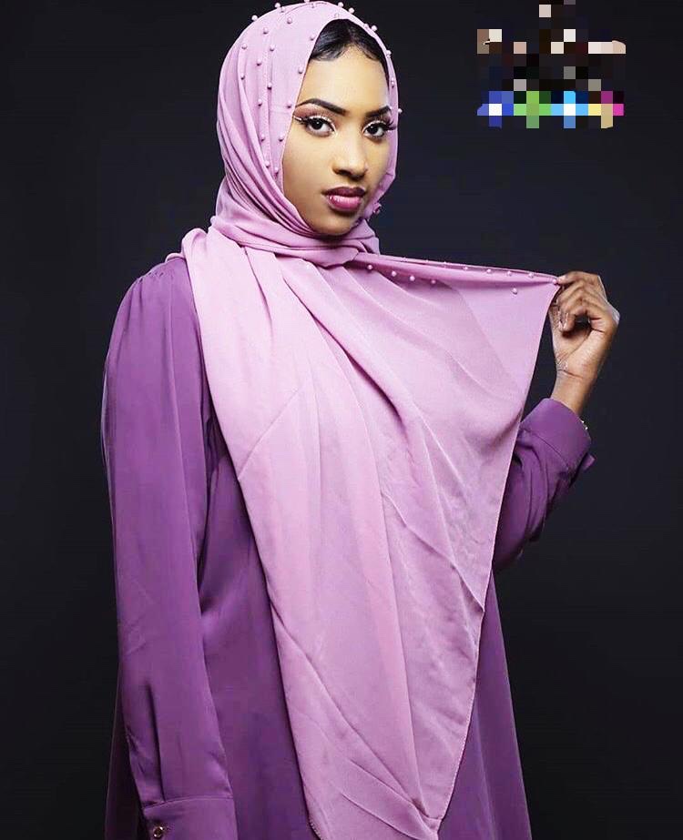 PHOTOS - Oumy «Golden» sublime en mode hijab