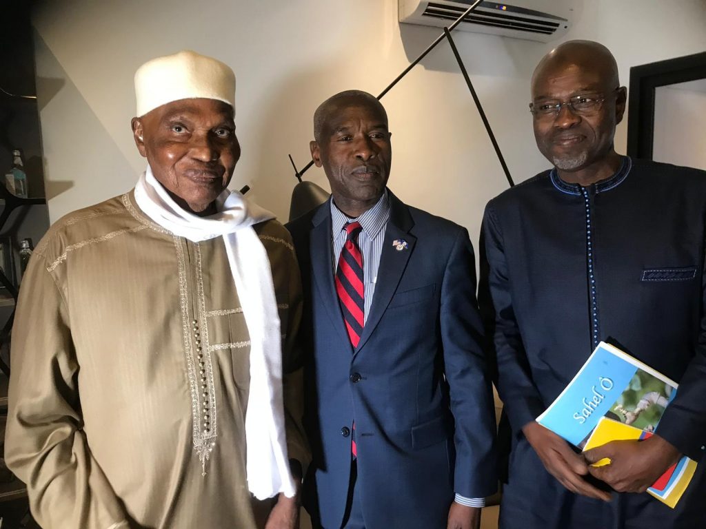 PHOTOS – L’ambassadeur des Etats-Unis chez Me Wade PHOTOS – L’ambassadeur des Etats-Unis chez Me Wade