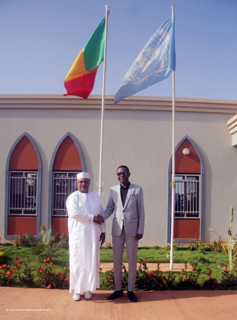 PHOTOS – Youssou Ndour rend visite aux forces de défense et de sécurité du Sénégal déployées au Mali