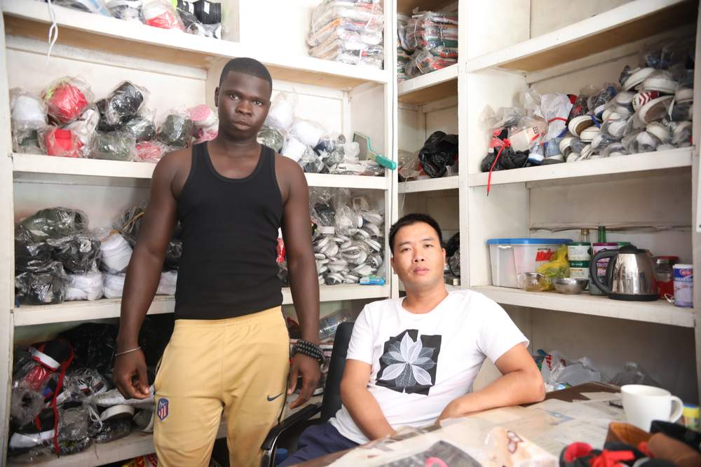 Les Commercants sénégalais, « charognards économiques » ne s’illustrent pas dans l’effort de guerre comparés aux Commercants chinois de Persen qui ont donné 246 Millions Les Commercants sénégalais, « charognards économiques » ne s’illustrent pas dans l’effort de guerre comparés aux Commercants chinois de Persen qui ont donné 246 Millions