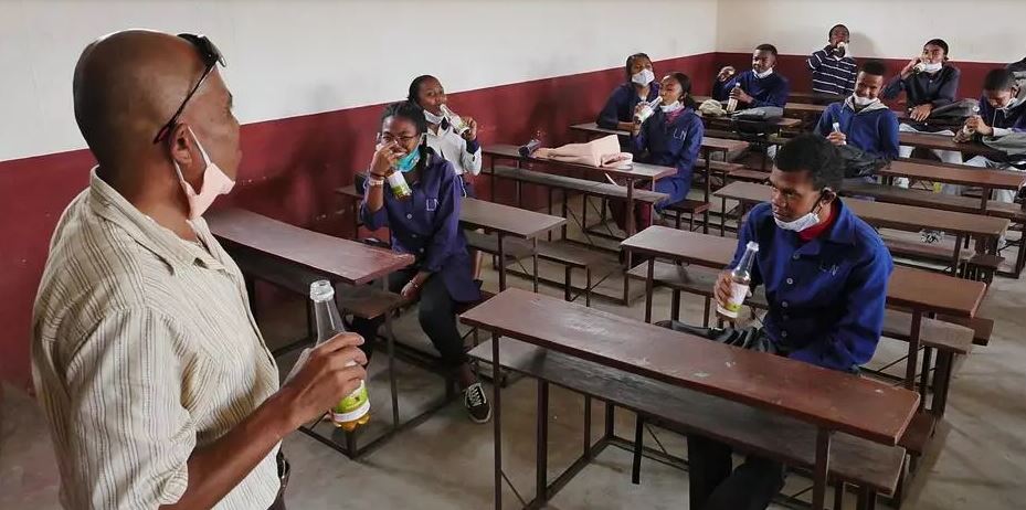 Coronavirus à Madagascar: prise collective du remède présidentiel dans les écoles