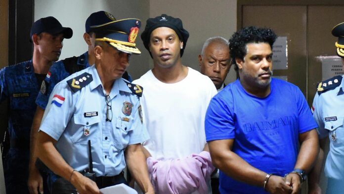 Après sa sortie de prison: Ronaldinho s’exprime pour la première fois