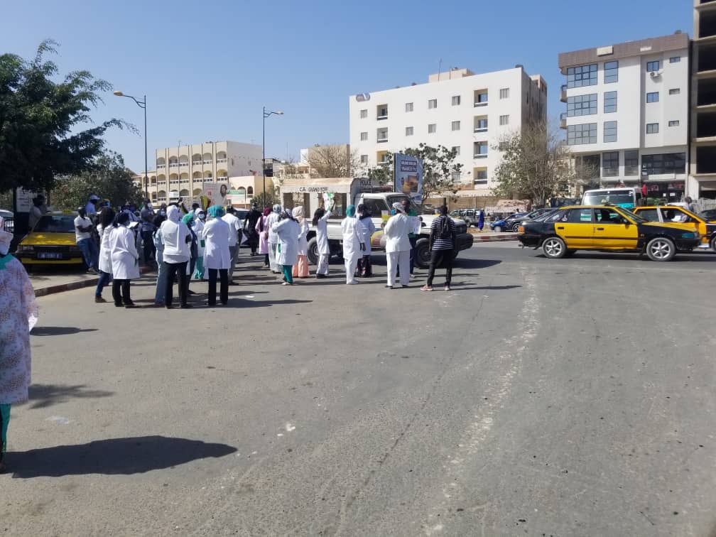 Leur salaire diminué de 50% depuis 10 mois: Les agents de santé du Samu Liberté 6, exigent le départ du CDS (Photos)