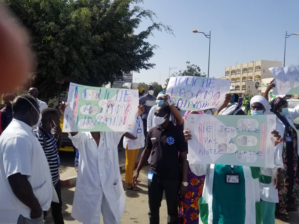 Leur salaire diminué de 50% depuis 10 mois: Les agents de santé du Samu Liberté 6, exigent le départ du CDS (Photos)