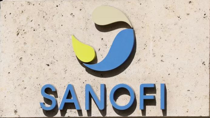 Le laboratoire français collabore également avec Translate Bio, une biotech américaine, qui développe des médicaments à base d'ARN messager, dans le but de mettre au point un autre type de vaccin contre le Covid-19. Charles Platiau / REUTERS