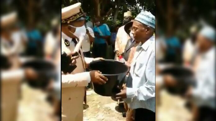 Cameroun / Pour avoir refusé un don du président Paul Biya: Un chef traditionnel menacé par le Préfet 