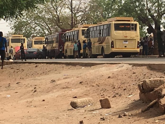 Urgent - Réouverture des classes: Banjul autorise finalement le passage des bus de DDD retenus à la frontière