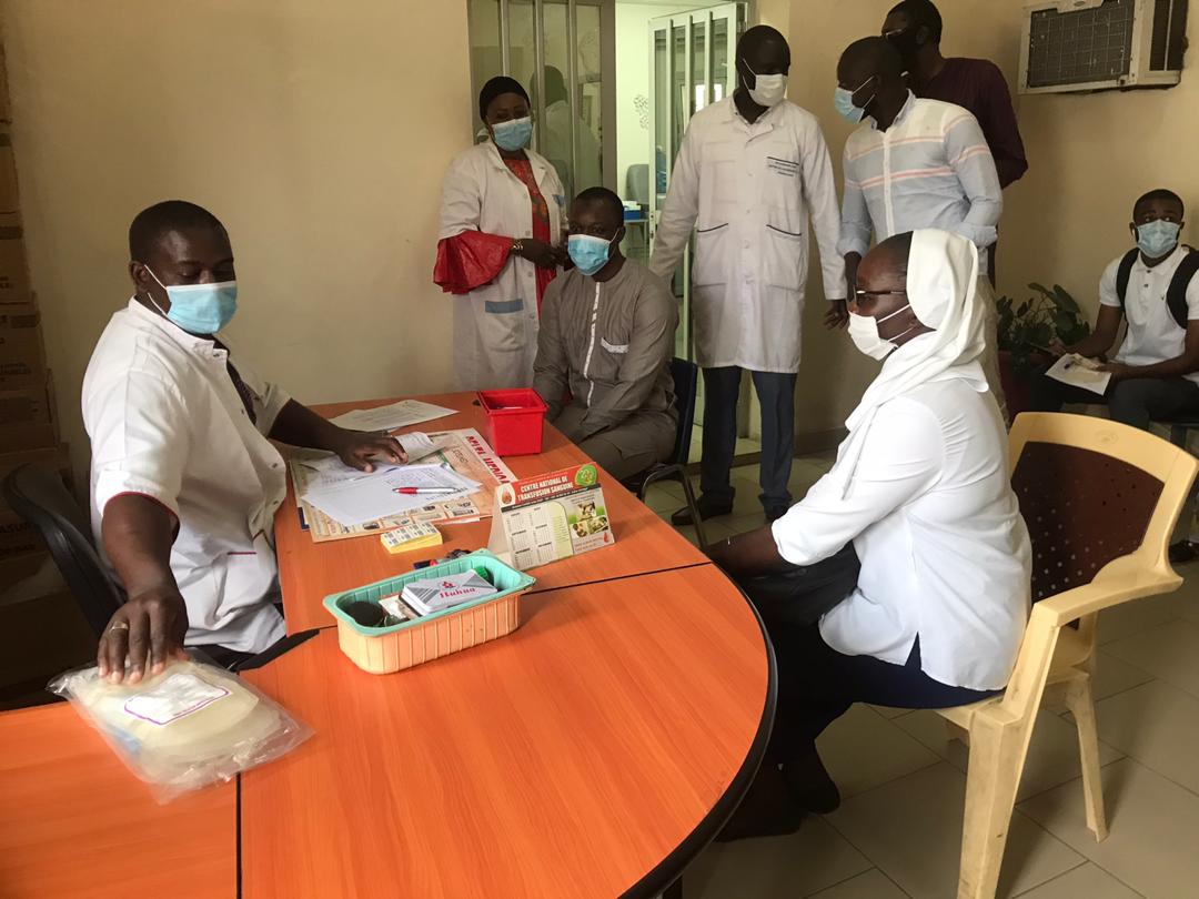 Semaine patriotique du don de sang: Ousmane Sonko donne l'exemple au CNTS (Photos)