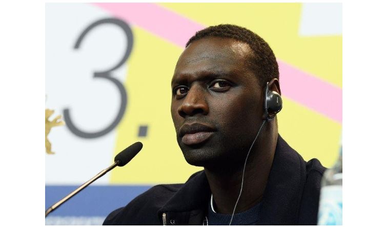 "Réveillons-nous": dans une tribune poignante, Omar Sy dénonce les violences policières