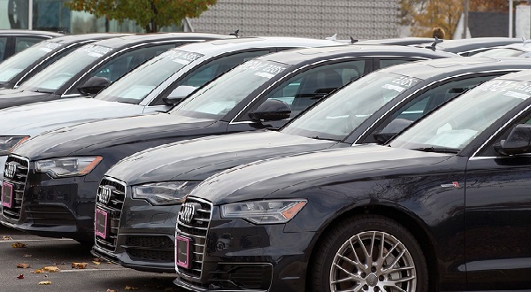 Vente de voitures: «Le blanchiment d’argent est réel…l’Etat complice », selon l’économiste Meissa Babou