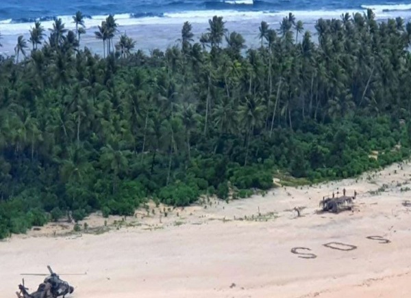 Insolite : trois naufragés sauvés par l'armée australienne grâce à leur « SOS » écrit sur une plage