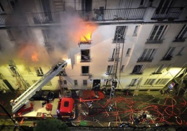 France : un incendie « d'une rare intensité » d'un immeuble du centre de Vincennes fait deux morts