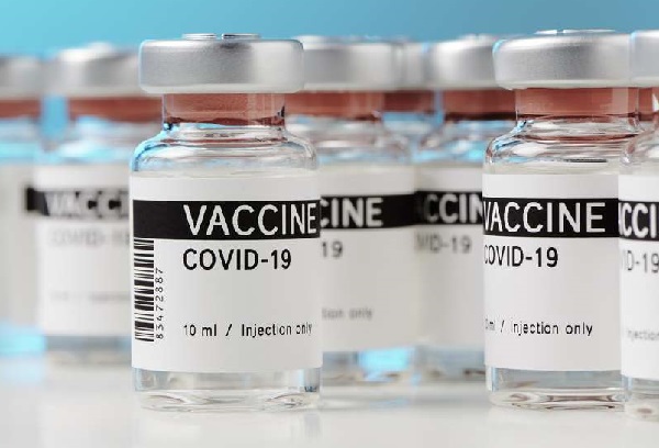 Recherches scientifiques : un vaccin anti-Covid «dans les prochains mois», Macron y croit