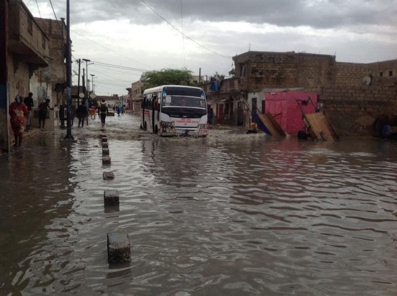 (Photos): Ndar patauge dans les eaux de pluie