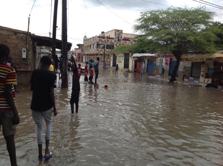 (Photos): Ndar patauge dans les eaux de pluie