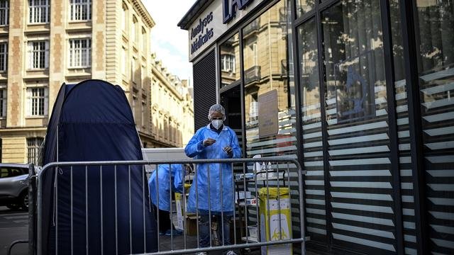 CORONAVIRUS : 8.975 NOUVEAUX CAS EN FRANCE EN 24 HEURES, UN RECORD DEPUIS LE DÉBUT DE L'ÉPIDÉMIE