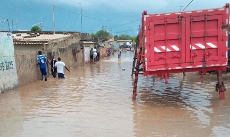 INONDATIONS ET CLIMAT: Macky Sall appelle à un changement de comportement